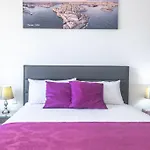 Апартаменты Spacious With Side Sea View Сент-Полс-Бей