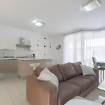 Апартаменты Spacious With Side Sea View *