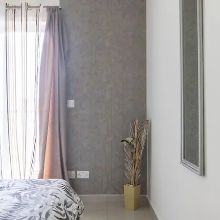 公寓 Spacious With Side Sea View