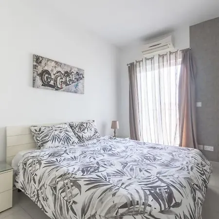 Spacious With Side Sea View Apartament San Pawl il-Baħar
