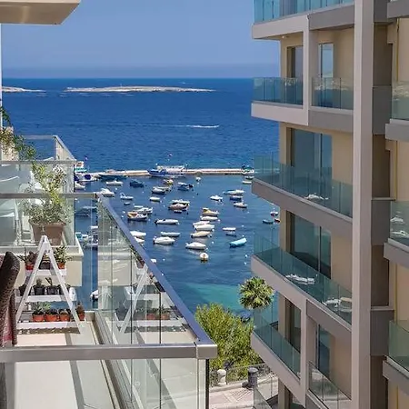 Apartament Spacious With Side Sea View