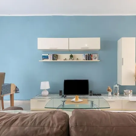 Spacious With Side Sea View Apartament