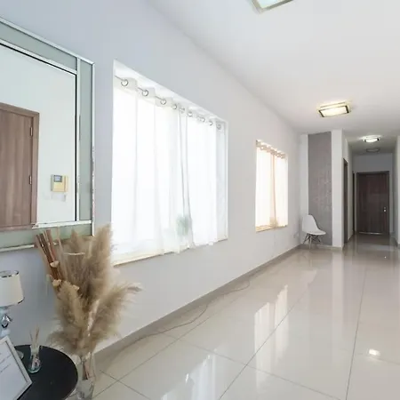 Spacious With Side Sea View アパート *