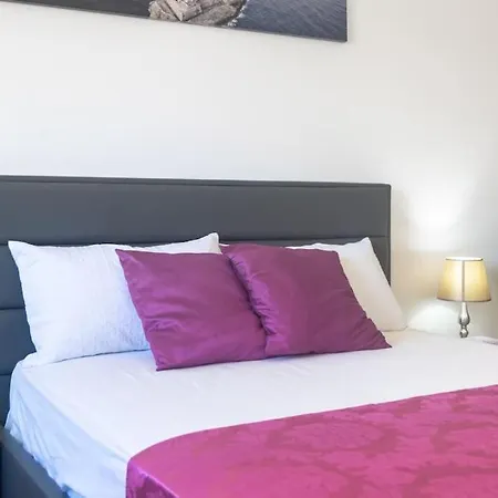 Spacious With Side Sea View *