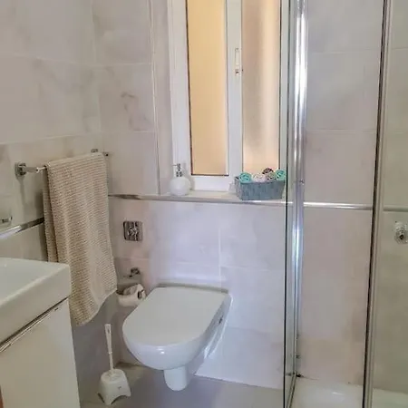 Spacious With Side Sea View Apartment *