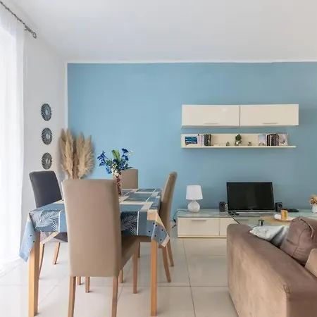 Spacious With Side Sea View *