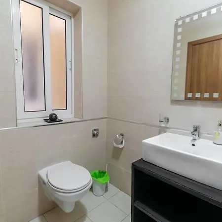 Spacious With Side Sea View Σεντ Πόλς Μπέι