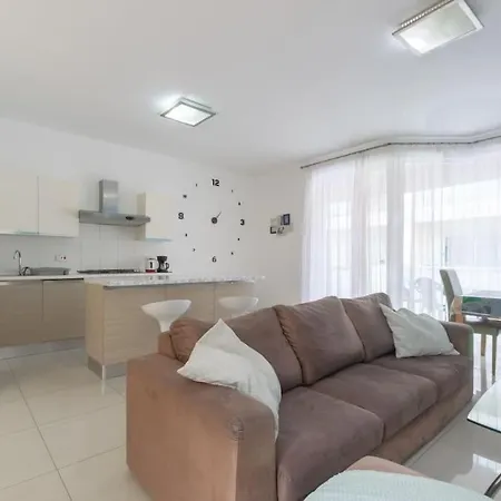 アパート Spacious With Side Sea View *