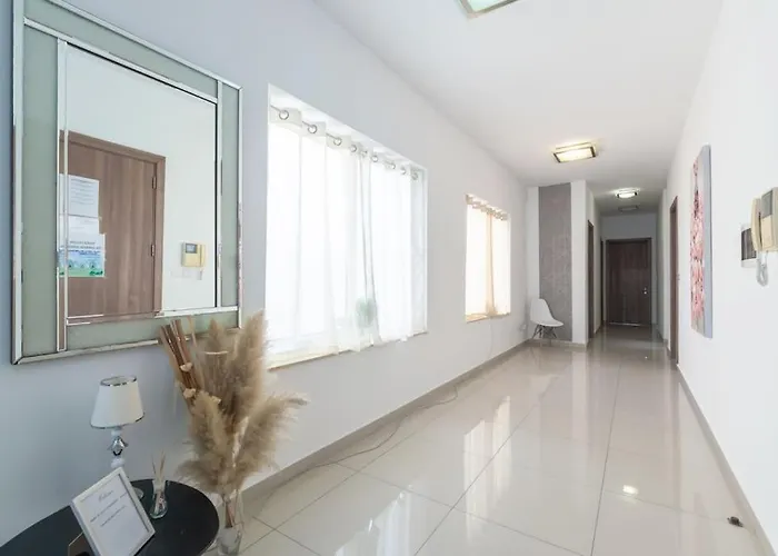 Spacious With Side Sea View Apartament *