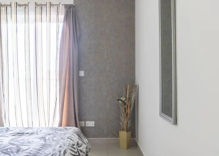 Apartament Spacious With Side Sea View