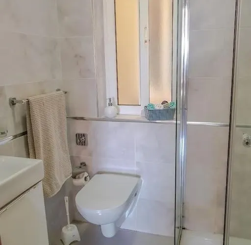 Spacious With Side Sea View Apartament *