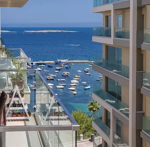 Apartament Spacious With Side Sea View