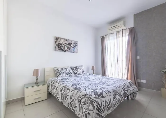 Spacious With Side Sea View * St. Paul's Bay