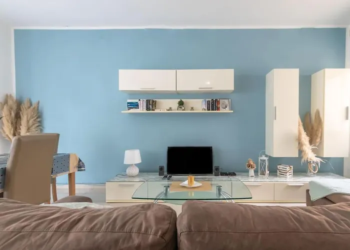 Spacious With Side Sea View Apartament