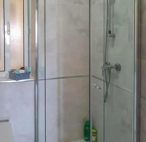 Spacious With Side Sea View Apartament