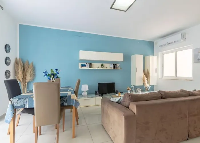 Spacious With Side Sea View Lejlighed