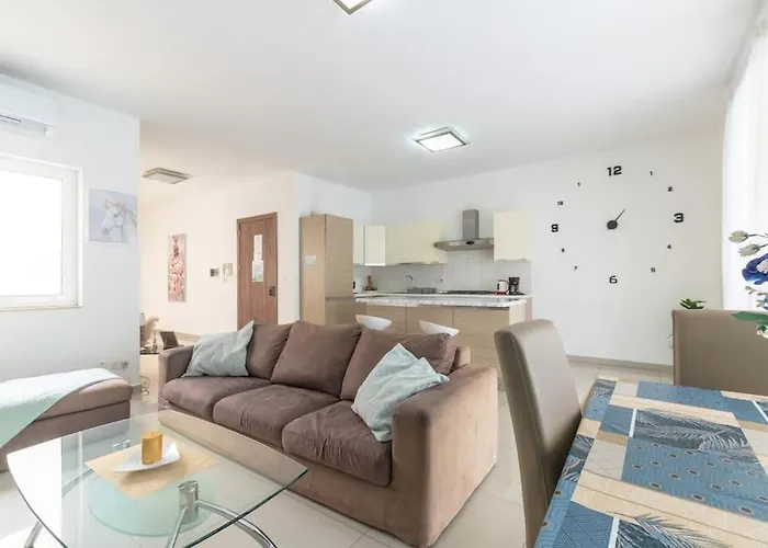 Spacious With Side Sea View San Pawl il-Baħar