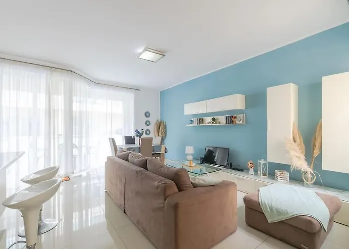 Lejlighed Spacious With Side Sea View