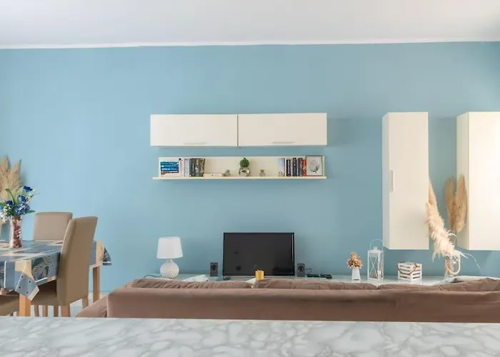 Spacious With Side Sea View Apartament *