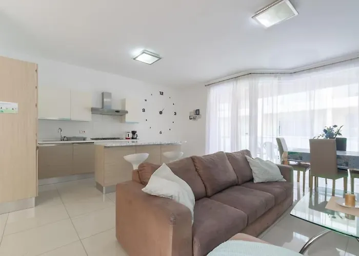 Apartament Spacious With Side Sea View *