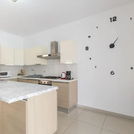Appartement Spacious With Side Sea View *